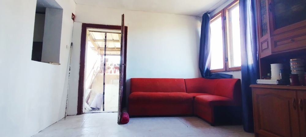 Продава се къща в село Лобош, област Перник