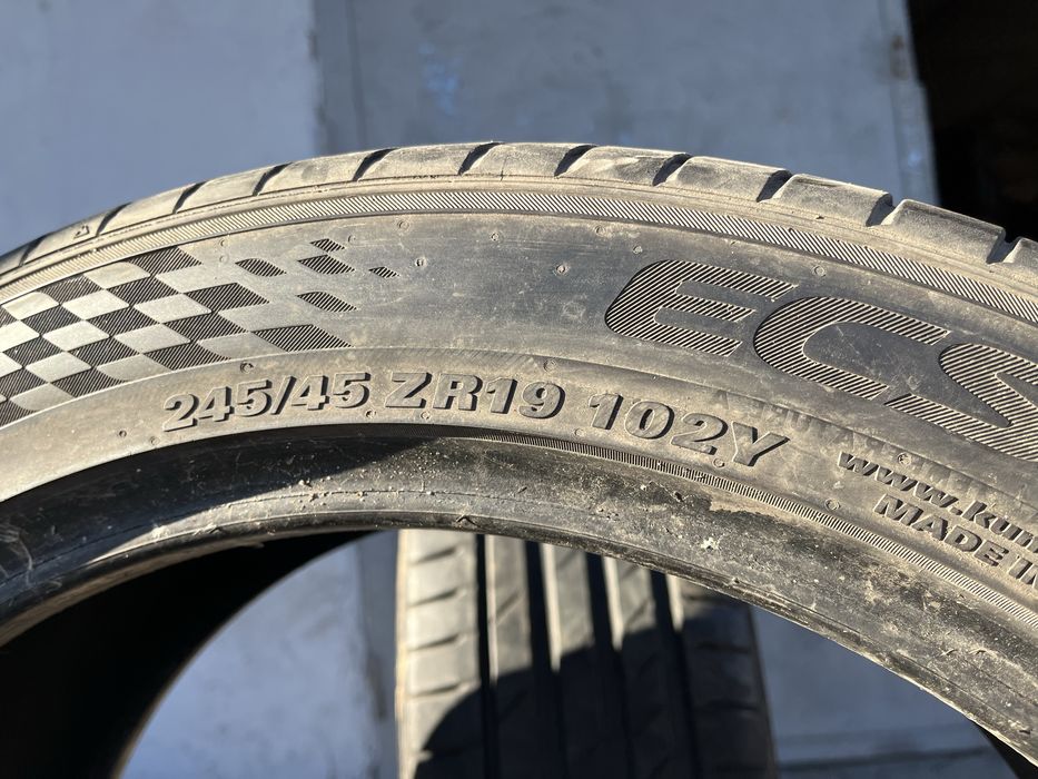 2 бр. летни гуми 245/45/19 Kumho 5,5 mm DOT 5116