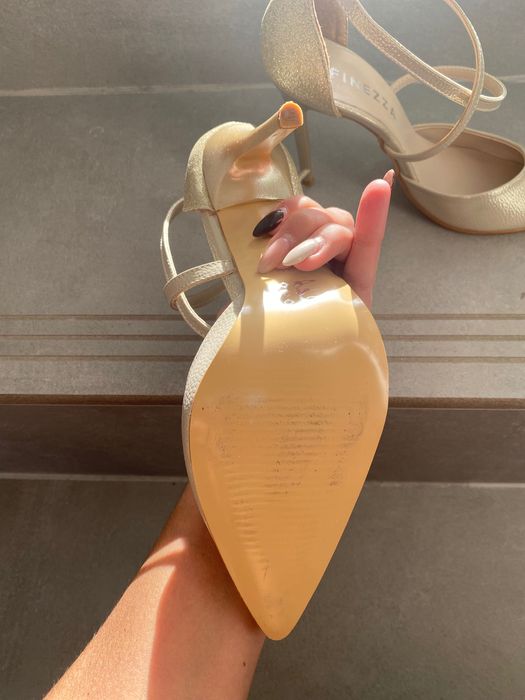 Продавам обувки на ток!