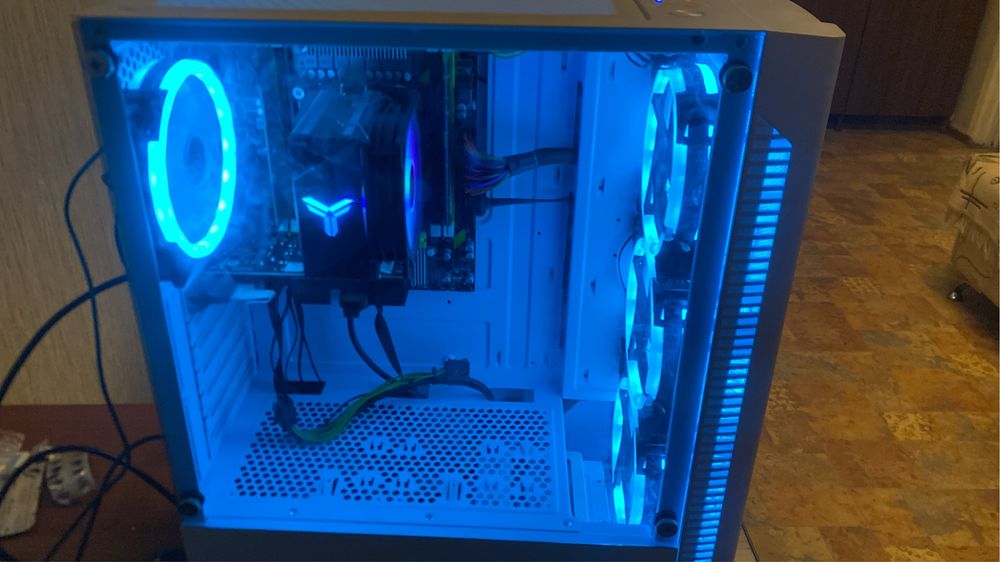 Продам компютер в хорошем состояние