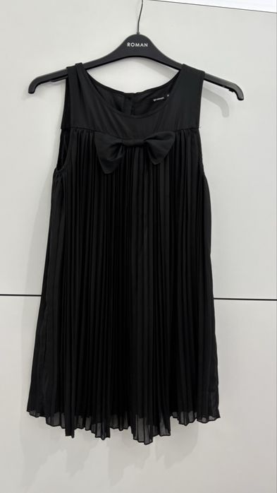 Minimum черна плисирана стилна рокля