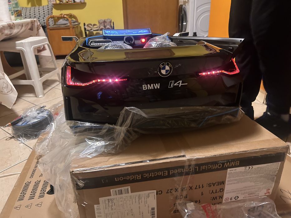 Детска количка BMW i4
