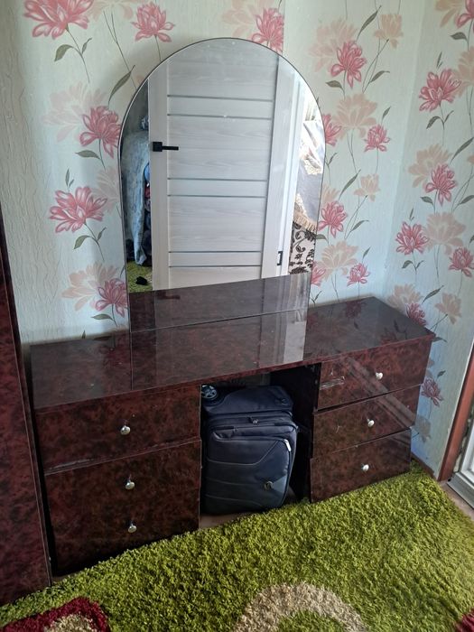 Продам спальный гарнитур