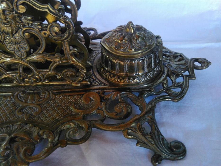 Продавам огромна Барок Рококо Френска бронзова мастилница
