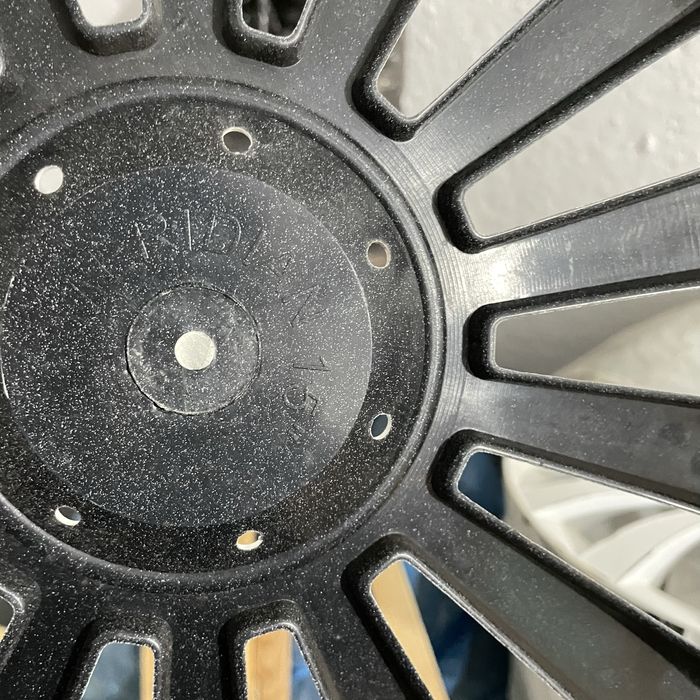 Колпаки на авто радиус 15 комплект