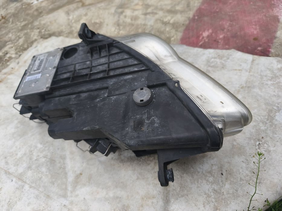 Far bixenon dreapta față Volkswagen Passat B6 2005-2010 3C0941752G