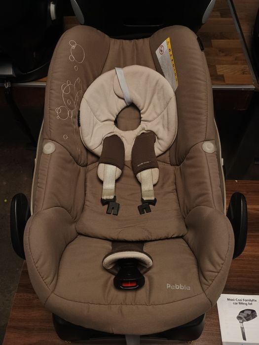 Maxi-Cosi Pebble + база Maxi-Cosi FamilyFix