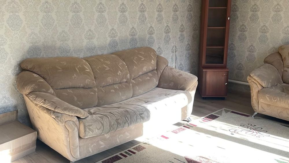 Продам диван с креслами