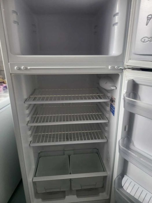 Холодильник indesit