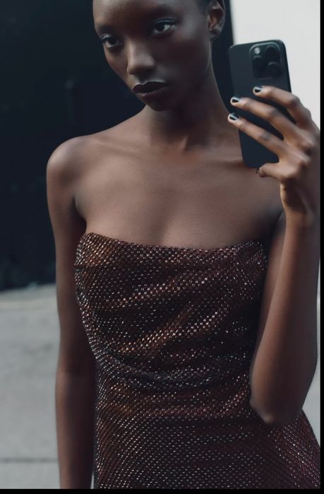 Вайръл роклята с камъни Zara