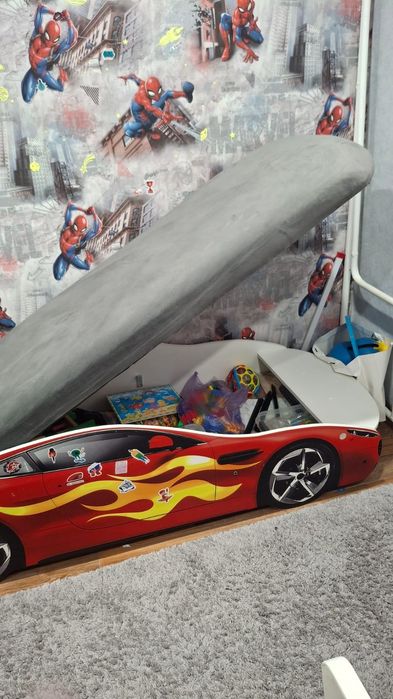 Кровать машина детская