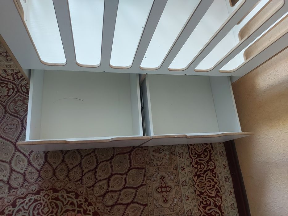 Продаётся детская кровать с выдвижными ящиками