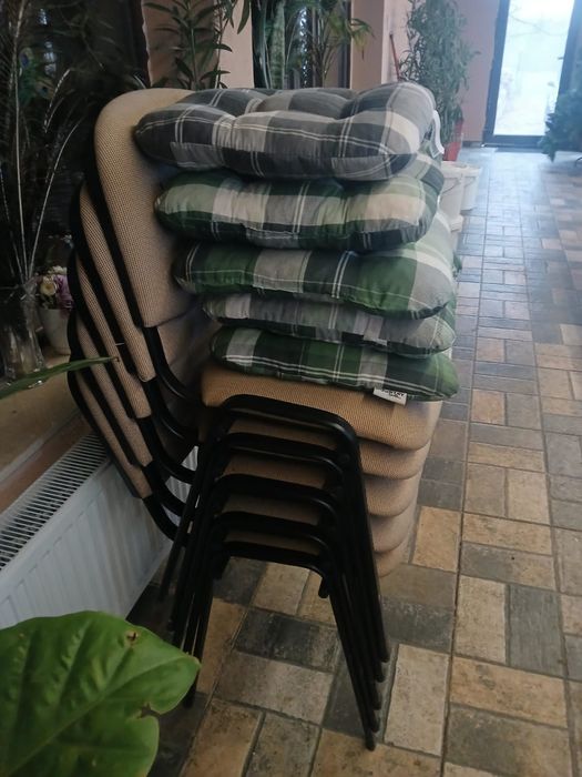 Vând 26 scaune noi foarte confortabil