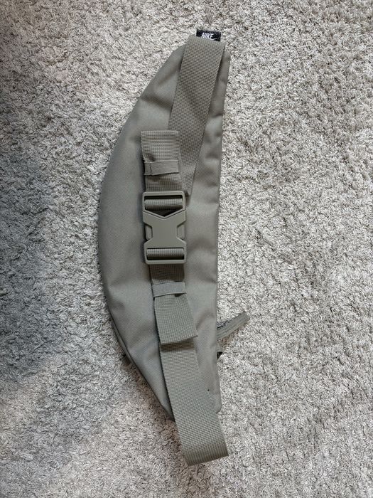 Чантичка Nike бежова