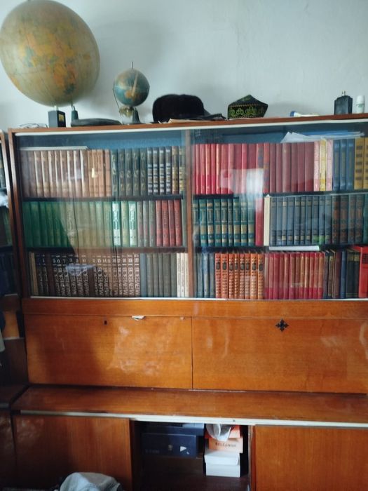 Продам 2 книжных шкафа Узынагаш