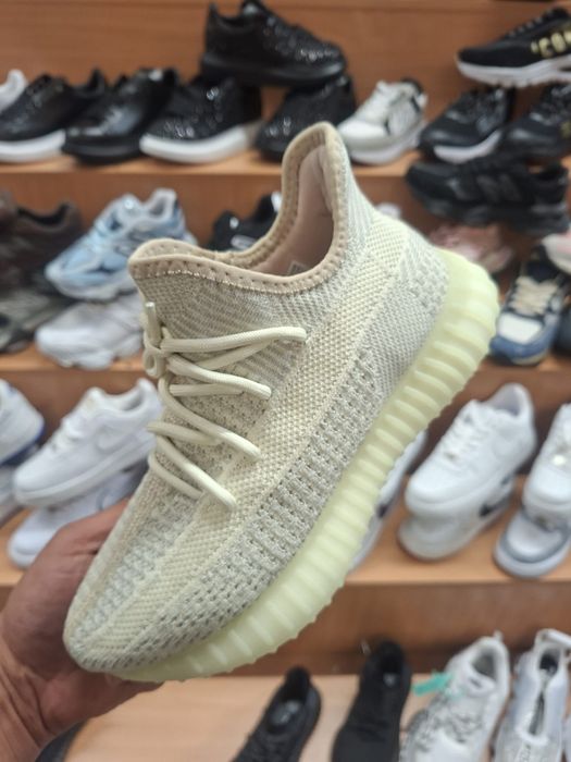 Yezzy caliate superioara