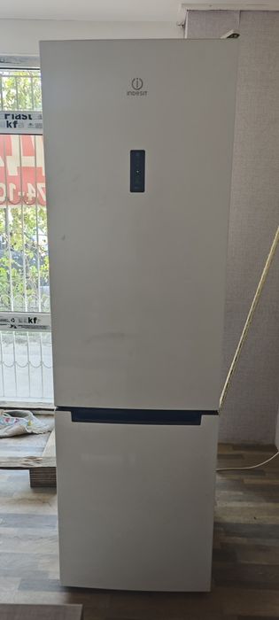 Холодильник indesit