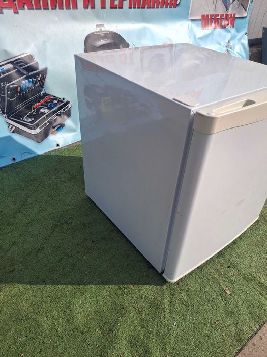 Малък хладилник мини бар