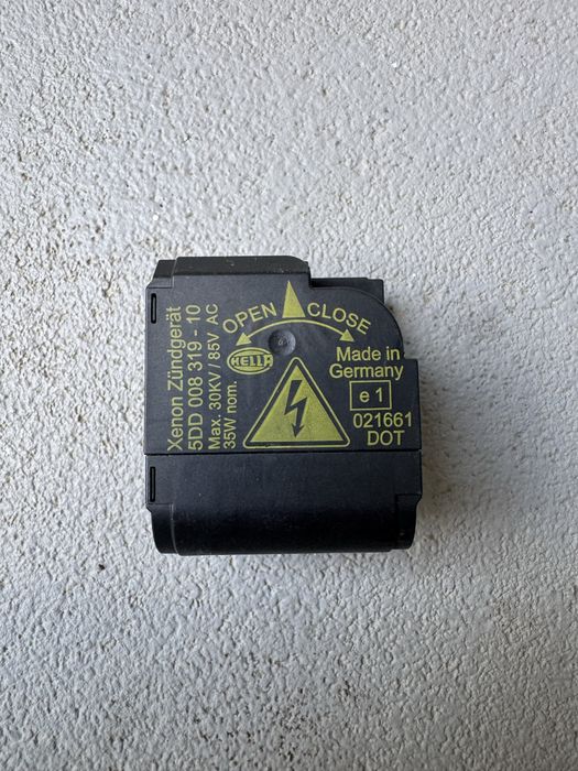 Igniter bec xenon D2S Hella 5DD 008 319-10 original second hand