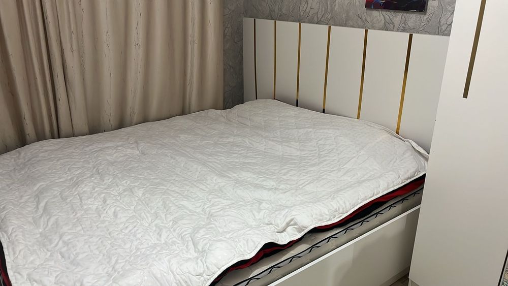 Продаётся двухспальная кровать с ортопедическим матрасом