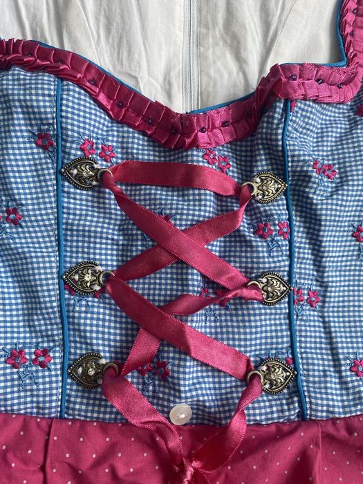 Rochie dirnl traditionala bavareza