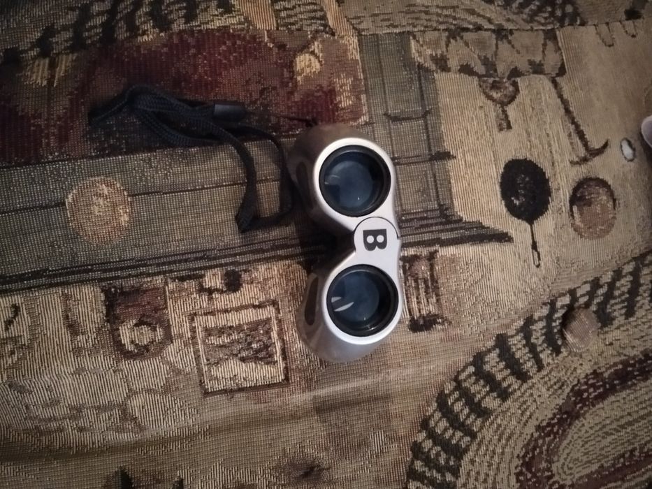 Продам бинокль, хороший.