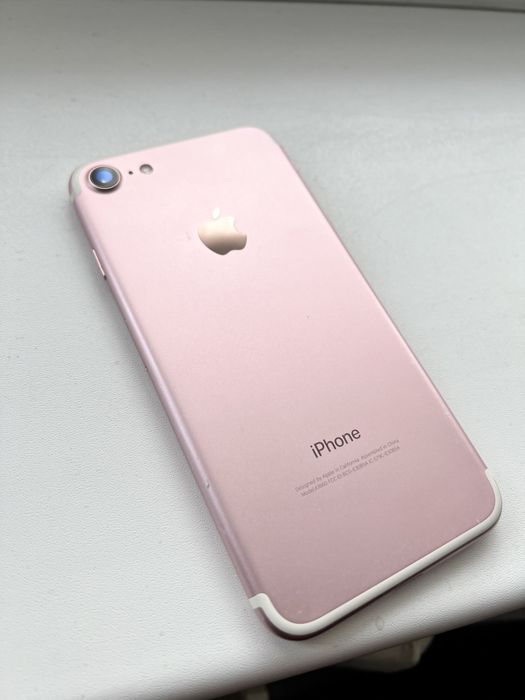 iPhone 7 128 Gb в отличном состоянии .