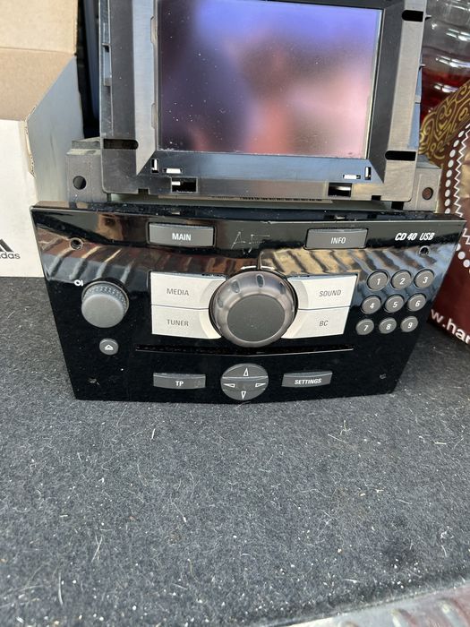 Радио CD40 USB с дисплей за Опел астра H / зафира B