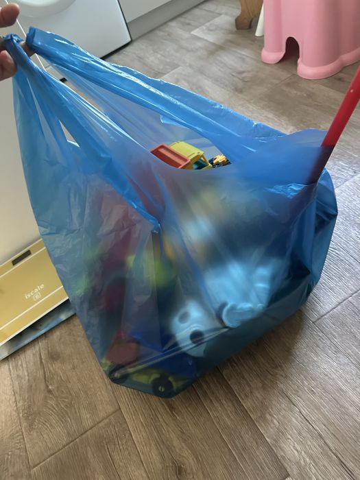 Продам пакет игрушек машинки и робот