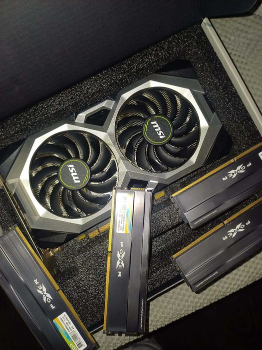 Продавам компютърни части