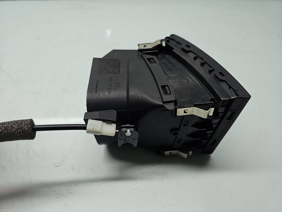 Grila aerisire dreapta Volkswagen Touareg (7LA, 7L6) [Fabr 2003-2010]