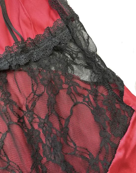 ТОП! S-XL Страхотна сатенена нощничка с дантела и тънки презрамки.