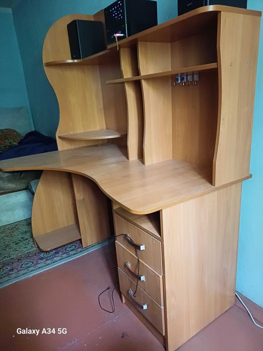 Продам компьютерный стол