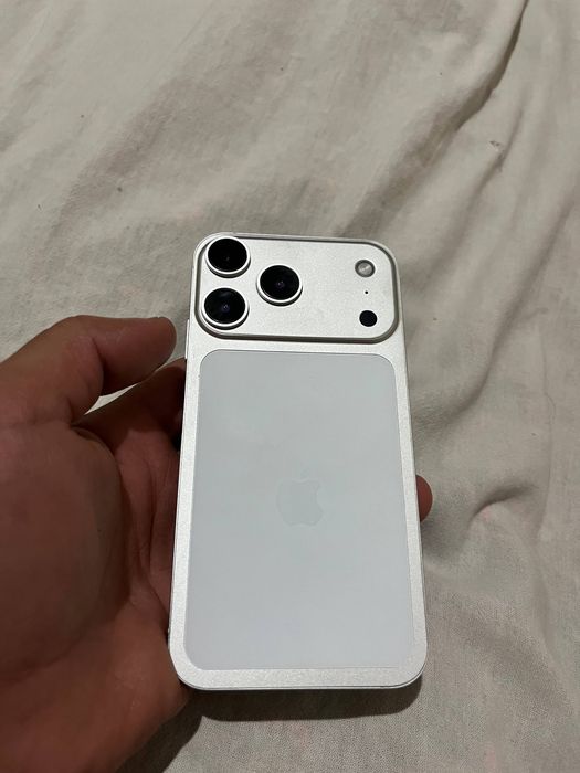 Iphone 11 17Korpus qoyilgan