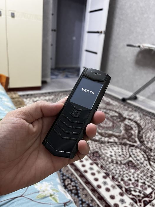 Vertu Signature продается