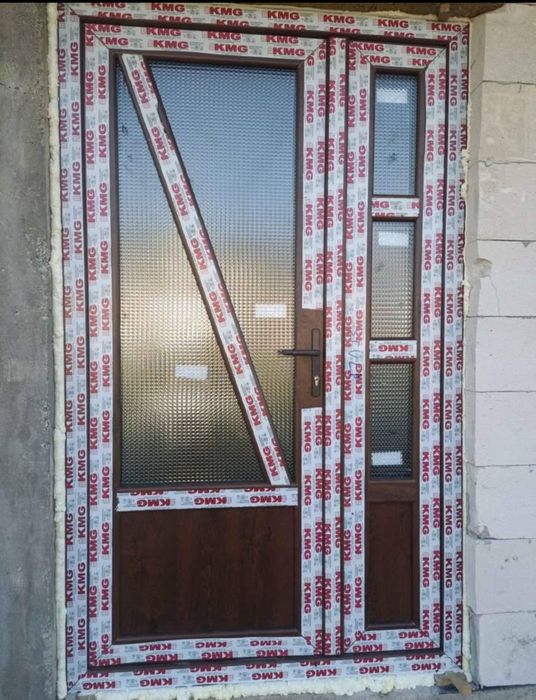 Uși și geamuri termopan la comanda