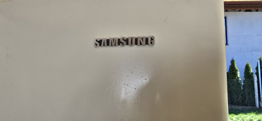 Хладилник 604 литра SAMSUNG