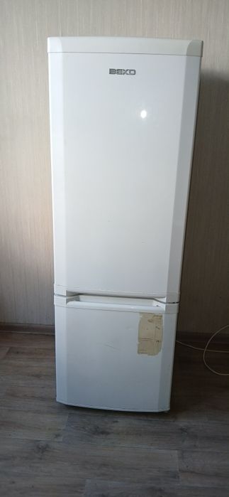 Холодильник ВЕКО продам на запчасти