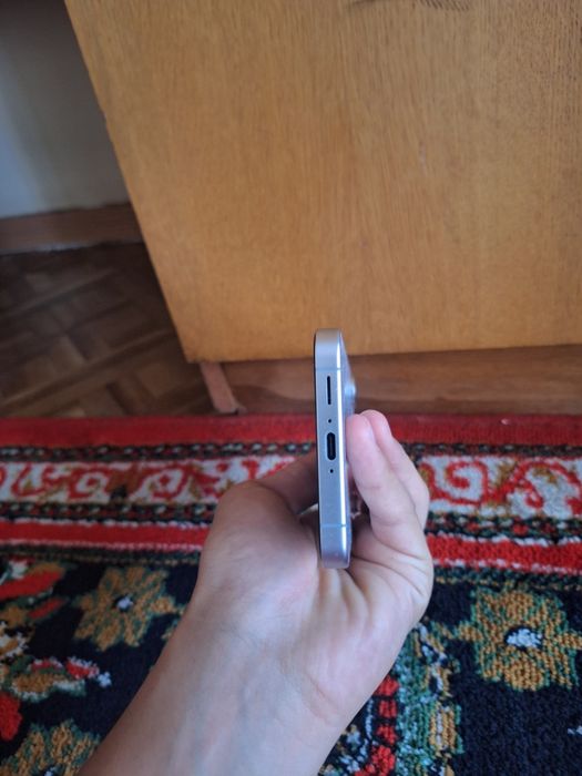 Samsung S24 FE 128GB - Kafolatli, qutisi bilan, holati a'lo