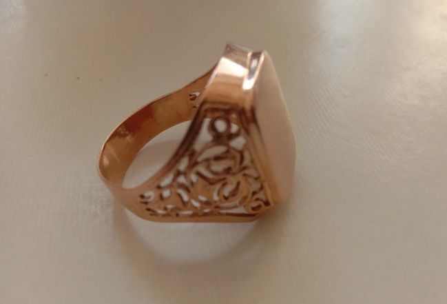 Продам кольцо печатка 7,85гр