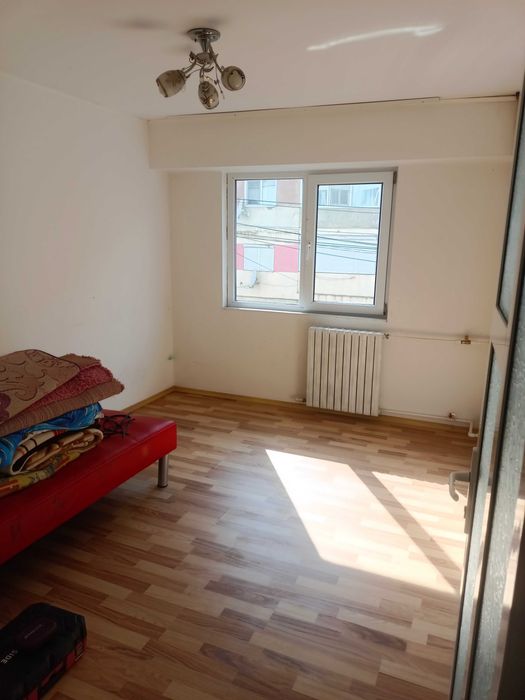 Închiriez apartament