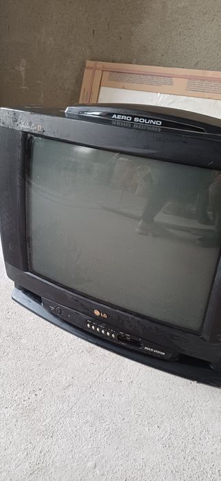 Телевизор в рабочем состояние