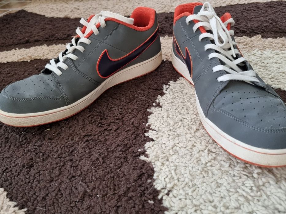Vând pantofi Nike