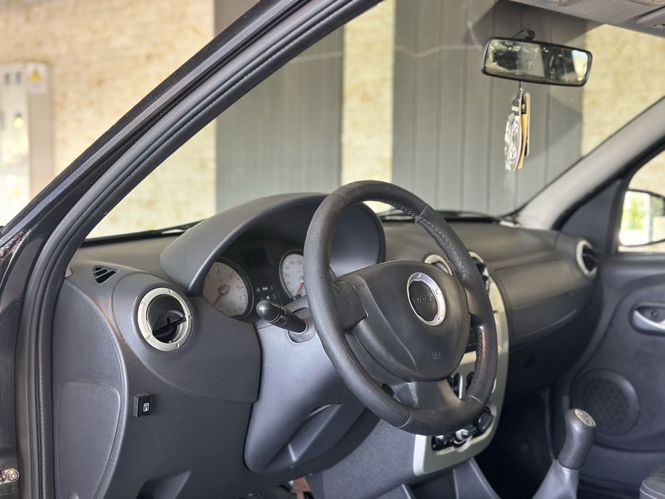 Dacia Sandero 1.2 GPL / 2011 E5 / Black Line.