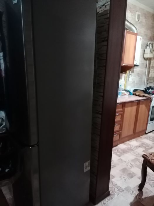 Холодильник LG, б/у, состояние нового.