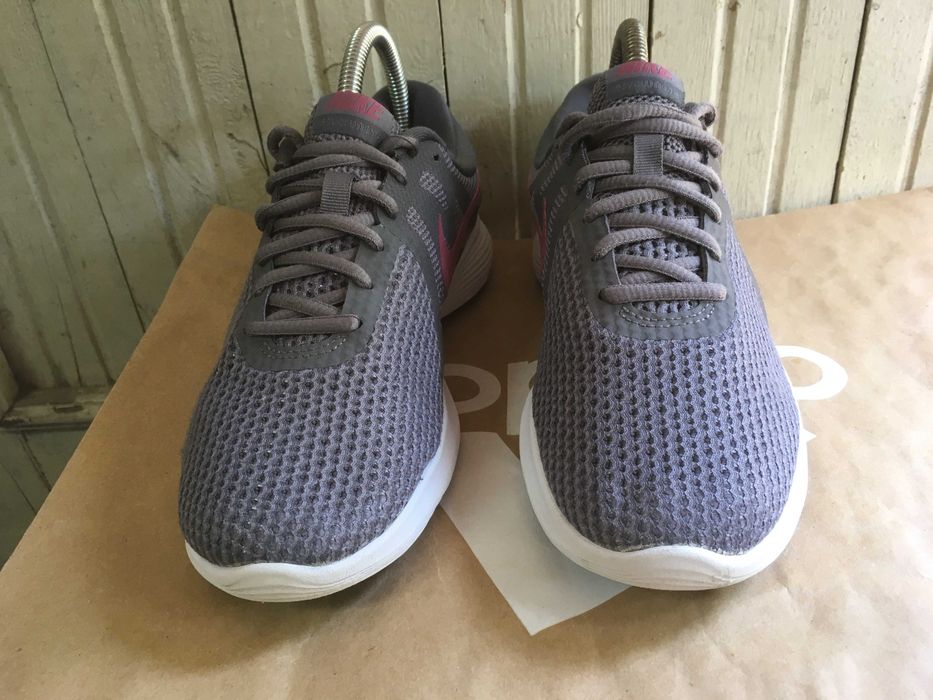 ''Nike Revolution 4''оригинални маратонки 39 номер