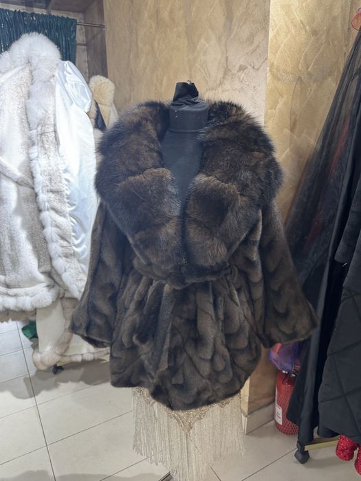 Capa din Alcantara cu blana de vulpe