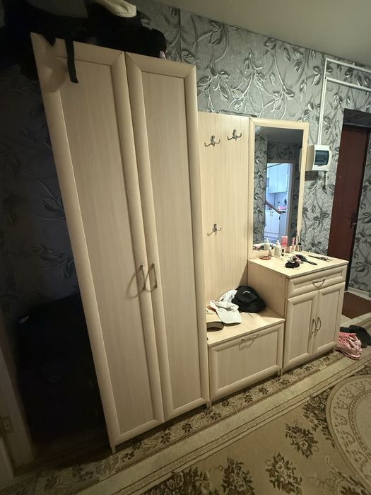 Продам шкаф в прихожую