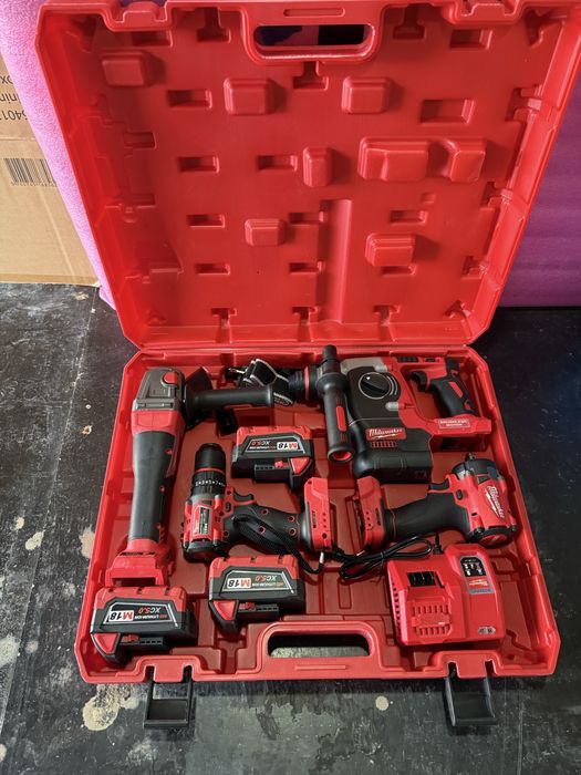 Vând trusă de scule