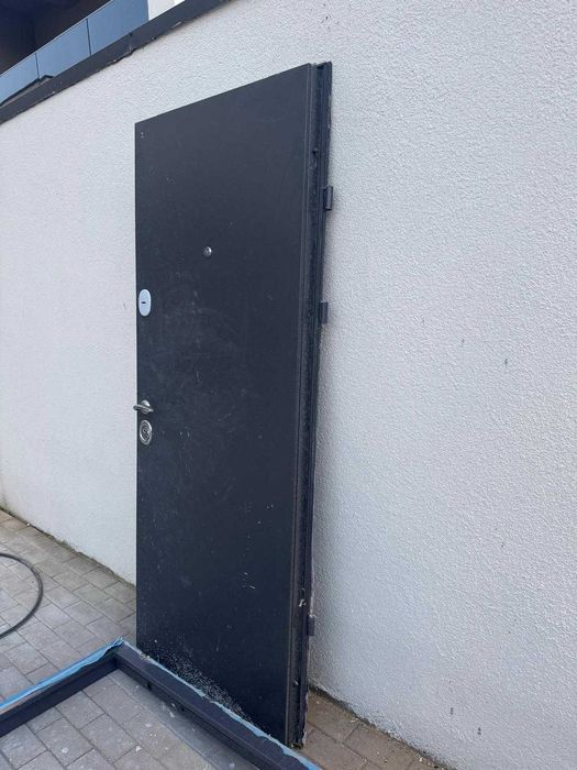 Ușă de exterior nouă